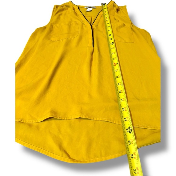 H&M Mustard Yellow w/Black Piping Sleeveless Lightweight Pleated V-Neck Blouse - Picture 8 of 16